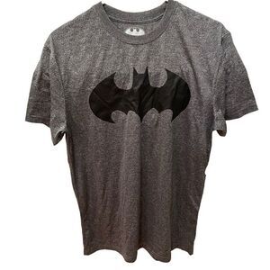 DC Comics Batman TShirt Mens M 100% Polyester Quick Dry Short Sleeve Bat Signal